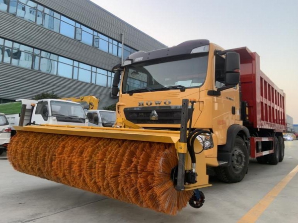 重汽豪沃除雪车