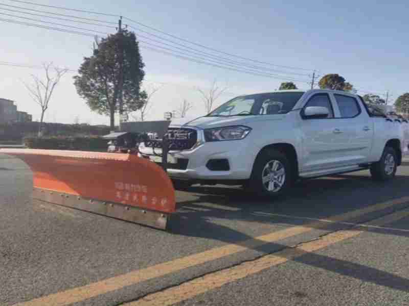 四驱皮卡除雪车